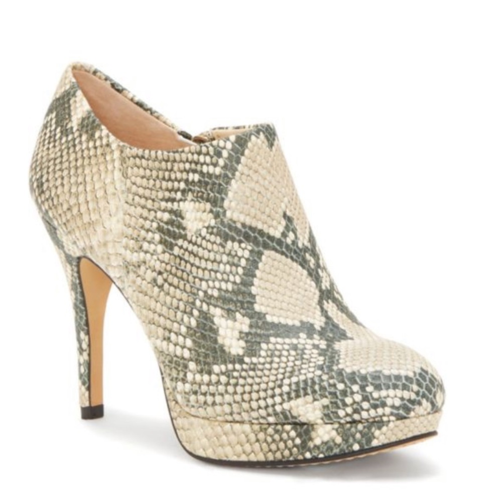 VINCE CAMUTO ELVIN PLATFORM BOOTIE